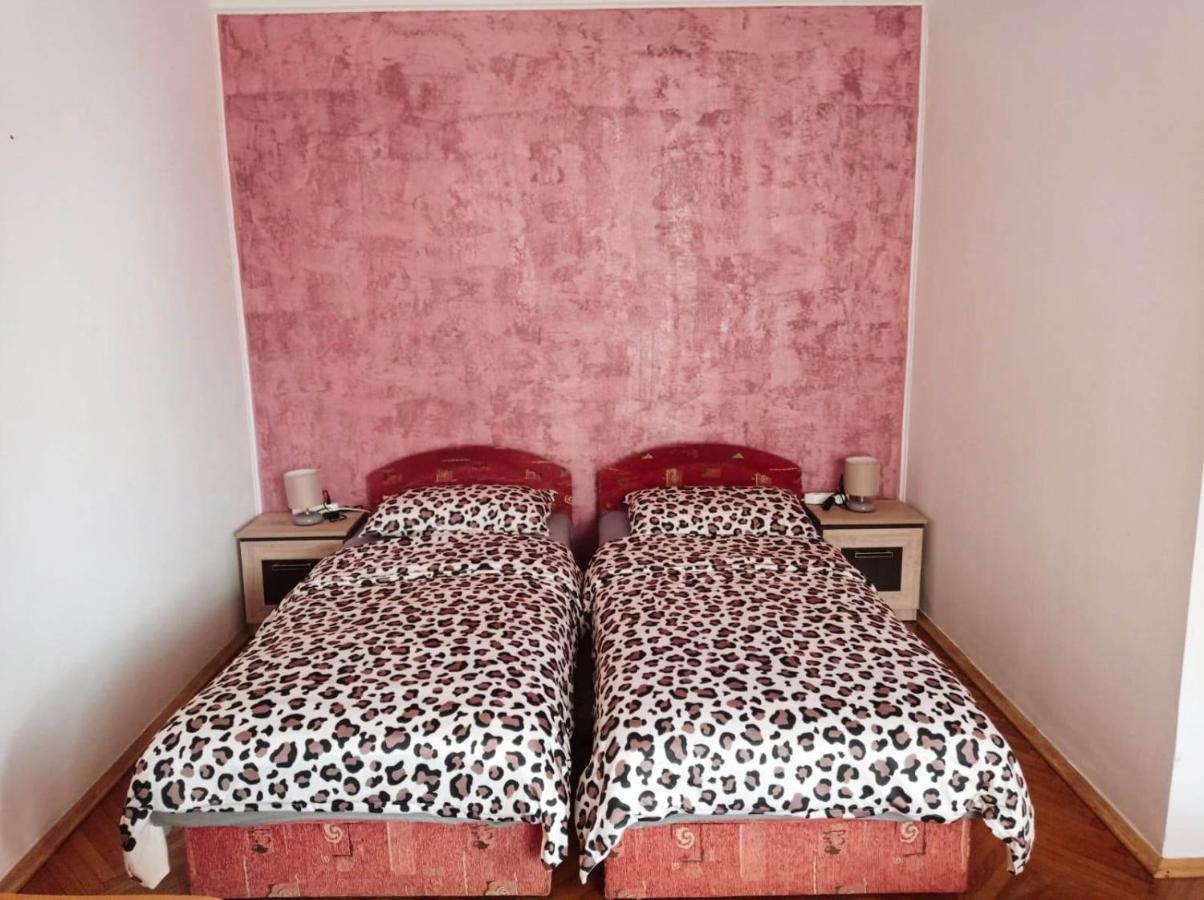 Hotel Casa Vinco Vici à Turda Extérieur photo